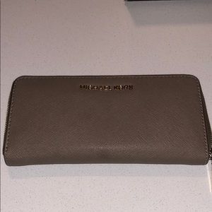 Michael Kors Bags - Michael Kors wallet Michael Kors Bags - Michael Kors wallet